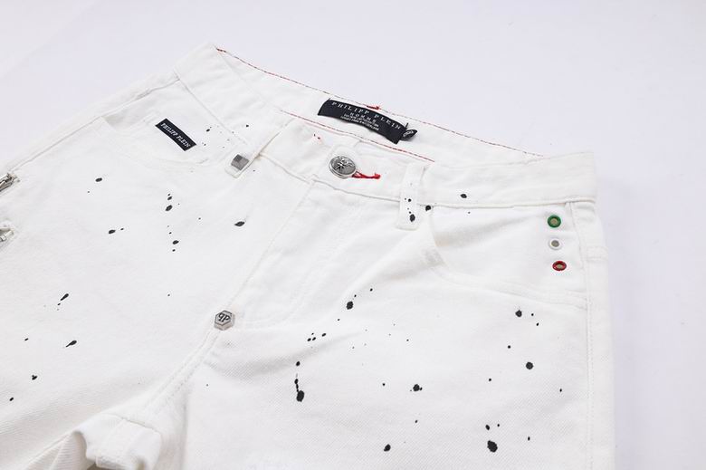 Les jeans Philipp Plein pour homme incarnent un style audacieux et distinctif, parfait pour ceux qui aiment affirmer leur personnalité à travers la mode.