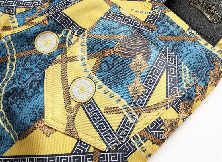 Les jeans Hermès pour homme incarnent l’excellence du savoir-faire artisanal et le luxe discret caractéristique de la maison française.