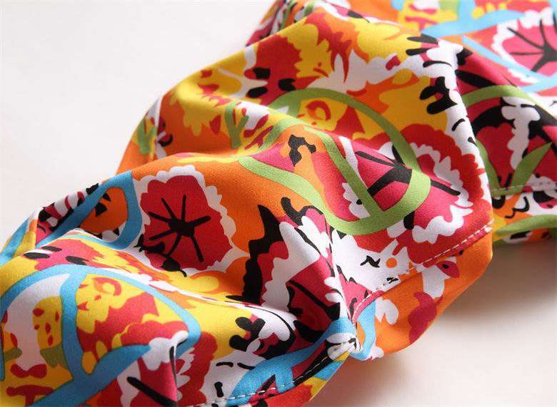 Les jeans Armani pour homme allient sophistication et décontraction, incarnant parfaitement l’élégance intemporelle de la maison italienne.