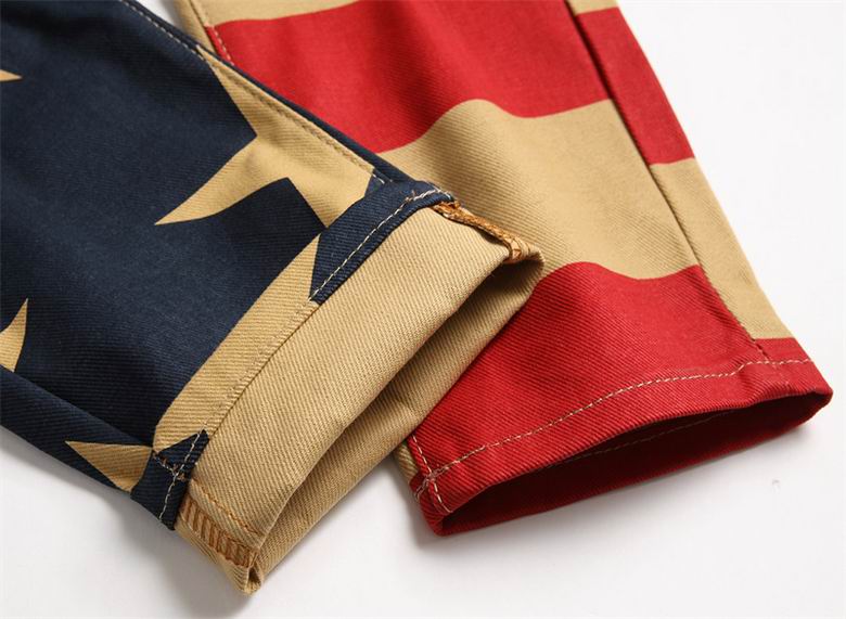 Les jeans Amiri pour homme allient sophistication et décontraction, incarnant parfaitement l’élégance intemporelle de la maison italienne.