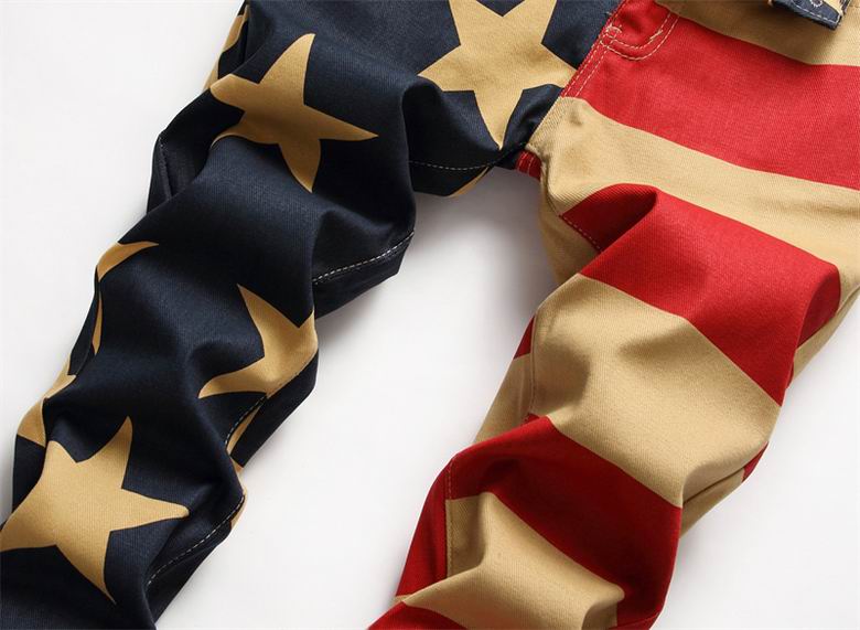 Les jeans Amiri pour homme allient sophistication et décontraction, incarnant parfaitement l’élégance intemporelle de la maison italienne.