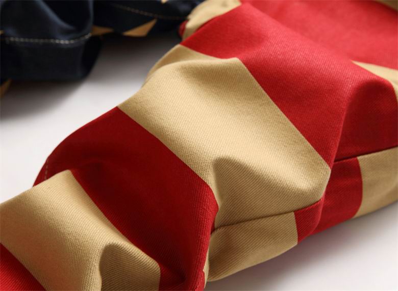 Les jeans Amiri pour homme allient sophistication et décontraction, incarnant parfaitement l’élégance intemporelle de la maison italienne.