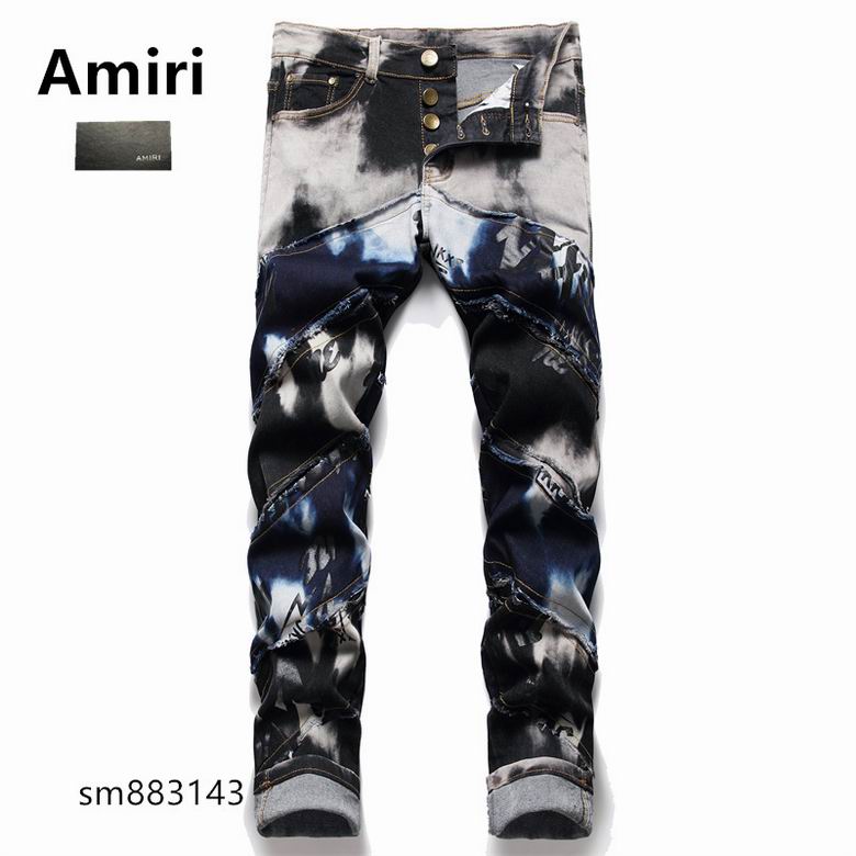 Les jeans Amiri pour homme allient sophistication et décontraction, incarnant parfaitement l’élégance intemporelle de la maison italienne.