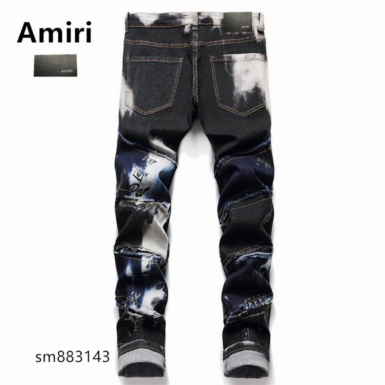 Les jeans Amiri pour homme allient sophistication et décontraction, incarnant parfaitement l’élégance intemporelle de la maison italienne.