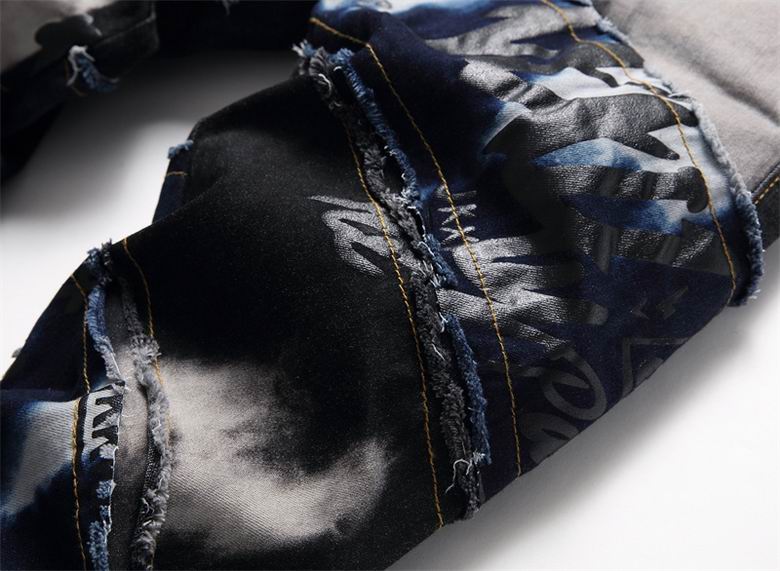 Les jeans Amiri pour homme allient sophistication et décontraction, incarnant parfaitement l’élégance intemporelle de la maison italienne.