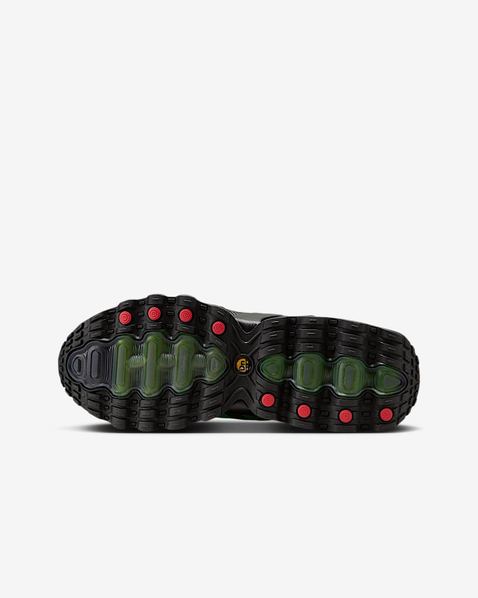 Les baskets Nike Air Max DN8 combinent innovation et design moderne pour offrir un style dynamique et une performance inégalée.pas cher . Le moins cher.