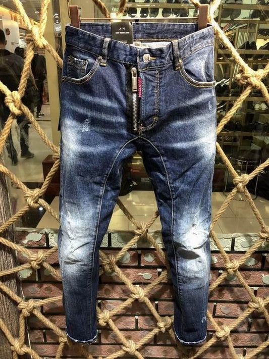 les jeans DSquared2 pour homme combinent performance et style avec une touche de robustesse urbaine. En effet, leur design distinctif et leur qualité