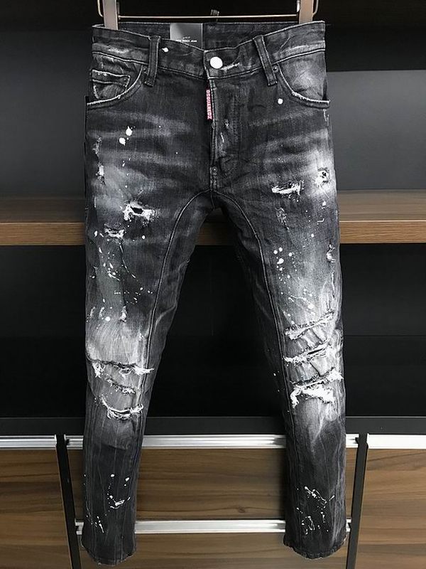 les jeans DSquared2 pour homme combinent performance et style avec une touche de robustesse urbaine. En effet, leur design distinctif et leur qualité