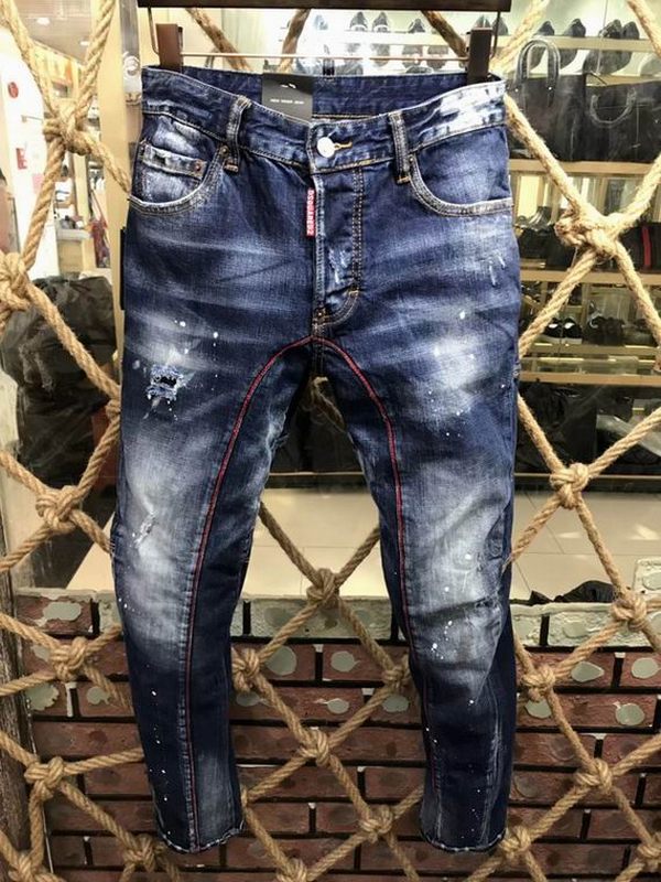 les jeans DSquared2 pour homme combinent performance et style avec une touche de robustesse urbaine. En effet, leur design distinctif et leur qualité