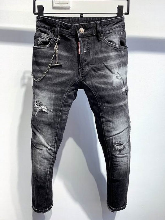 les jeans DSquared2 pour homme combinent performance et style avec une touche de robustesse urbaine. En effet, leur design distinctif et leur qualité