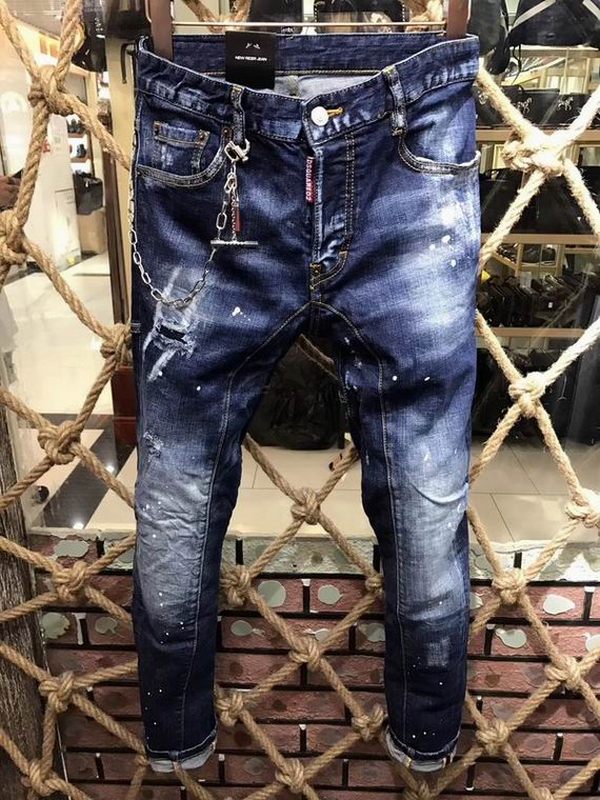 les jeans DSquared2 pour homme combinent performance et style avec une touche de robustesse urbaine. En effet, leur design distinctif et leur qualité