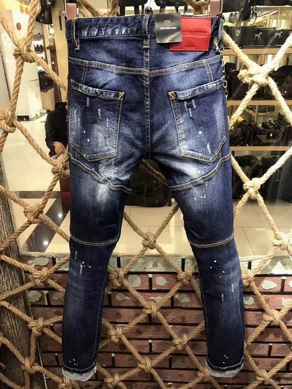 les jeans DSquared2 pour homme combinent performance et style avec une touche de robustesse urbaine. En effet, leur design distinctif et leur qualité