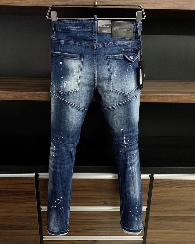 les jeans DSquared2 pour homme combinent performance et style avec une touche de robustesse urbaine. En effet, leur design distinctif et leur qualité