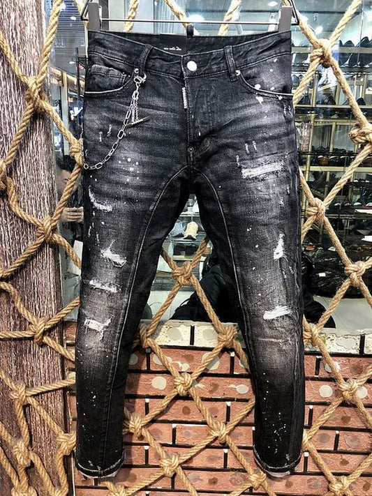 les jeans DSquared2 pour homme combinent performance et style avec une touche de robustesse urbaine. En effet, leur design distinctif et leur qualité