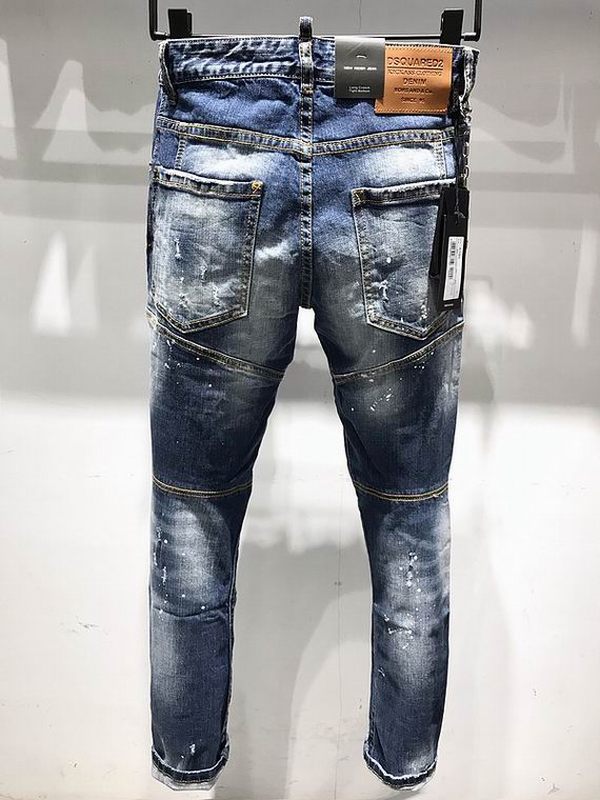 les jeans DSquared2 pour homme combinent performance et style avec une touche de robustesse urbaine. En effet, leur design distinctif et leur qualité