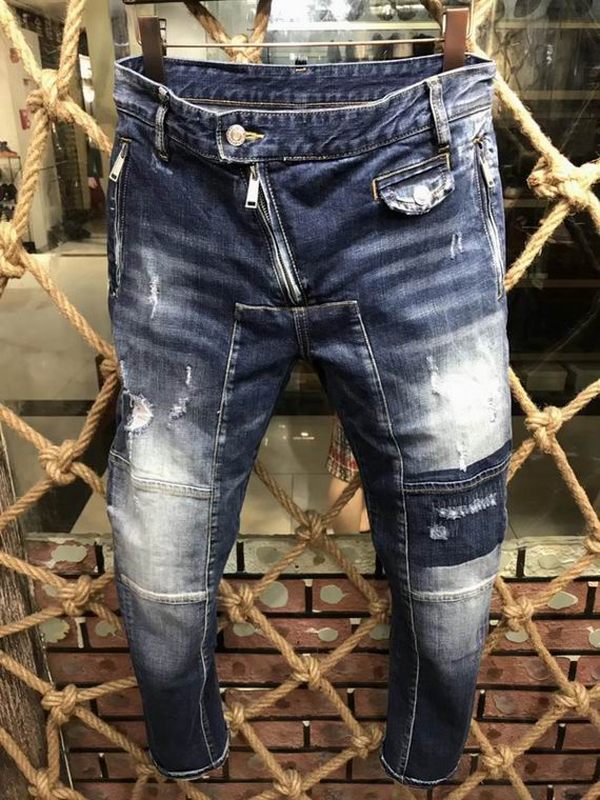 les jeans DSquared2 pour homme combinent performance et style avec une touche de robustesse urbaine. En effet, leur design distinctif et leur qualité exceptionnelle