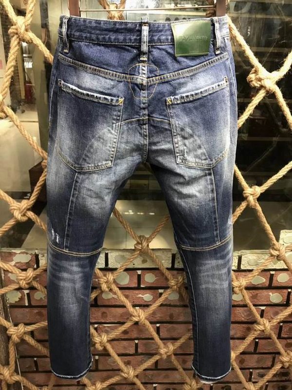 les jeans DSquared2 pour homme combinent performance et style avec une touche de robustesse urbaine. En effet, leur design distinctif et leur qualité exceptionnelle