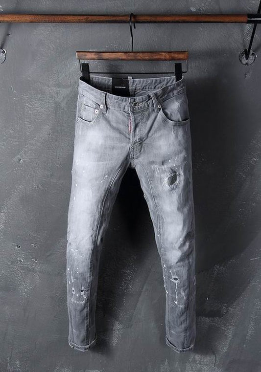 les jeans DSquared2 pour homme combinent performance et style avec une touche de robustesse urbaine. En effet, leur design distinctif et leur qualité exceptionnelle