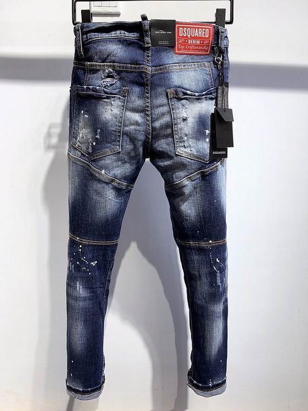 les jeans DSquared2 pour homme combinent performance et style avec une touche de robustesse urbaine. En effet, leur design distinctif et leur qualité exceptionnelle