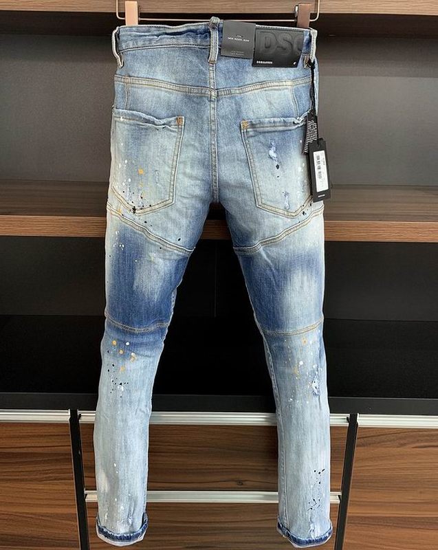 les jeans DSquared2 pour homme combinent performance et style avec une touche de robustesse urbaine. En effet, leur design distinctif et leur qualité exceptionnelle