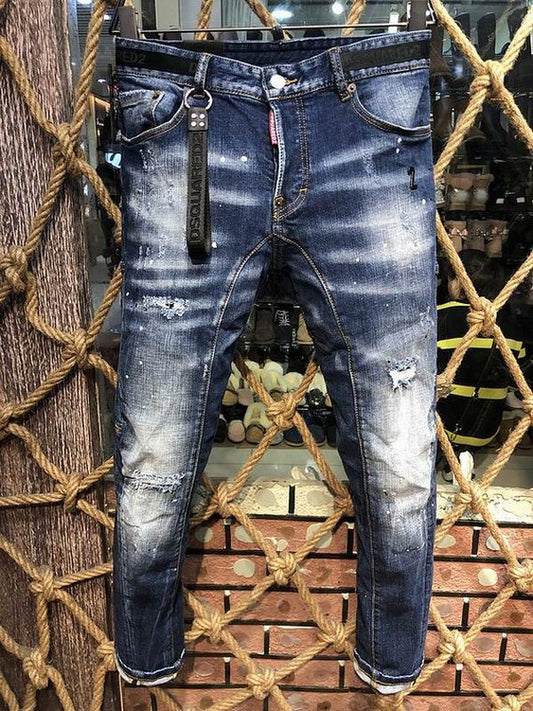 les jeans DSquared2 pour homme combinent performance et style avec une touche de robustesse urbaine. En effet, leur design distinctif et leur qualité exceptionnelle