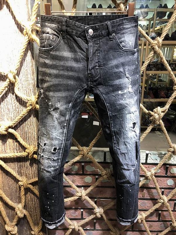 les jeans DSquared2 pour homme combinent performance et style avec une touche de robustesse urbaine. distinctif.pas cher.le moins cher.