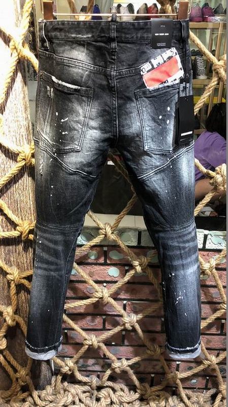 les jeans DSquared2 pour homme combinent performance et style avec une touche de robustesse urbaine. distinctif.pas cher.le moins cher.