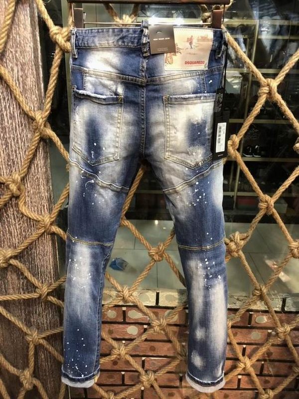 les jeans DSquared2 pour homme combinent performance et style avec une touche de robustesse urbaine. distinctif.pas cher.le moins cher.