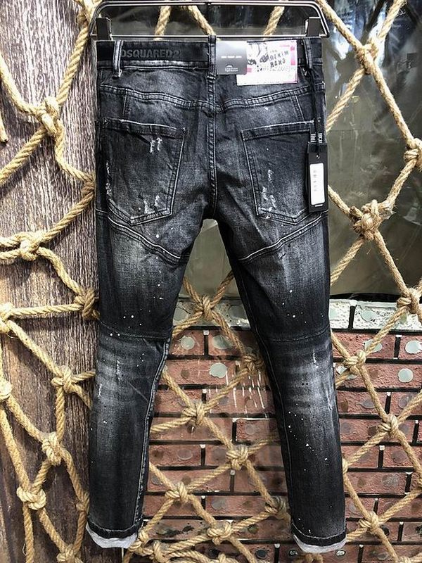 les jeans DSquared2 pour homme combinent performance et style avec une touche de robustesse urbaine. distinctif.pas cher.le moins cher.