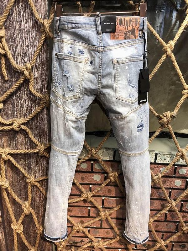 les jeans DSquared2 pour homme combinent performance et style avec une touche de robustesse urbaine. distinctif.pas cher.le moins cher.