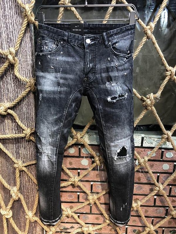 les jeans DSquared2 pour homme combinent performance et style avec une touche de robustesse urbaine. distinctif.pas cher.le moins cher.