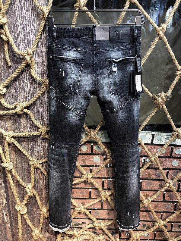 les jeans DSquared2 pour homme combinent performance et style avec une touche de robustesse urbaine. distinctif.pas cher.le moins cher.