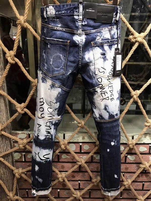 les jeans DSquared2 pour homme combinent performance et style avec une touche de robustesse urbaine. distinctif.pas cher.le moins cher.