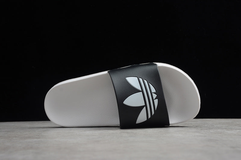 Les sandales claquettes Adidas sont un incontournable pour ceux qui recherchent un mélange parfait entre confort et style décontracté.