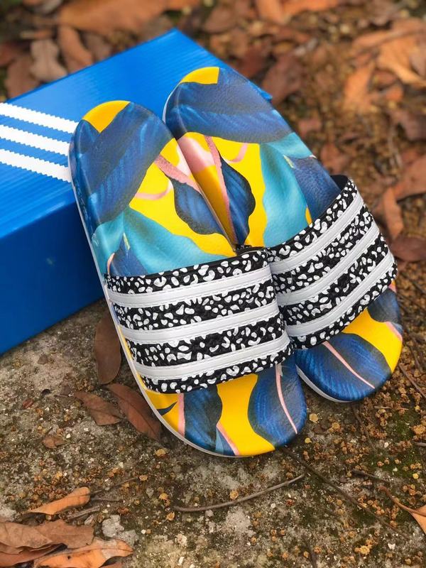 Les sandales claquettes Adidas sont un incontournable pour ceux qui recherchent un mélange parfait entre confort et style décontracté.