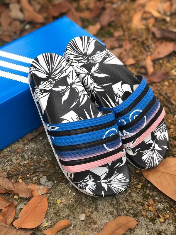 Les sandales claquettes Adidas sont un incontournable pour ceux qui recherchent un mélange parfait entre confort et style décontracté.