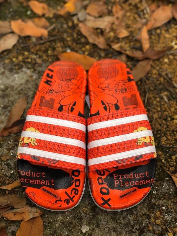 Les sandales claquettes Adidas sont un incontournable pour ceux qui recherchent un mélange parfait entre confort et style décontracté.