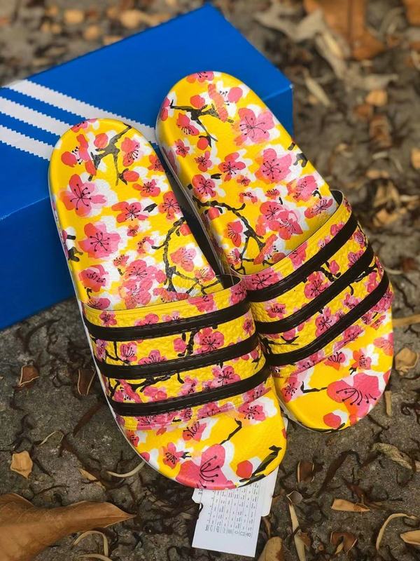 Les sandales claquettes Adidas sont un incontournable pour ceux qui recherchent un mélange parfait entre confort et style décontracté.