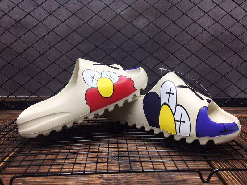 Les sandales claquettes Adidas sont un incontournable pour ceux qui recherchent un mélange parfait entre confort et style décontracté.
