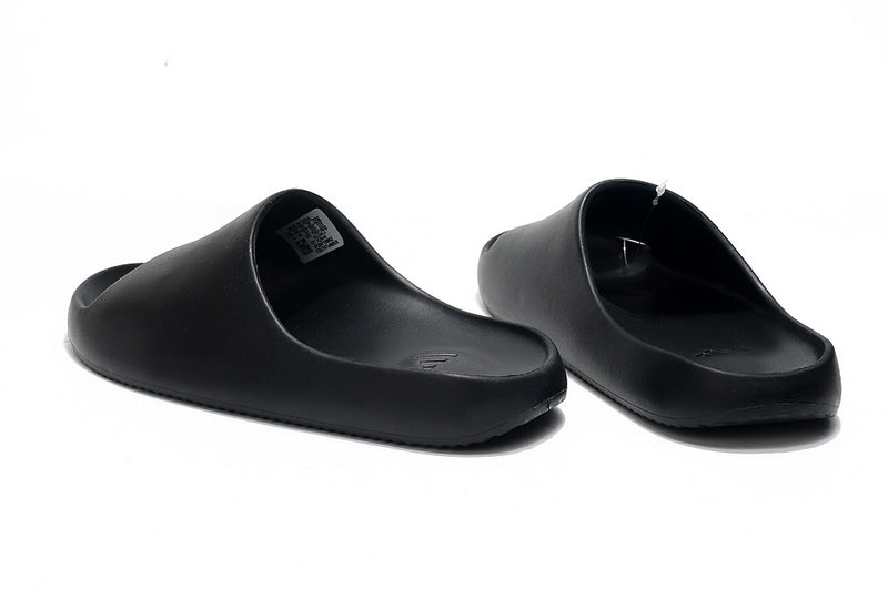 Les sandales claquettes Adidas sont un incontournable pour ceux qui recherchent un mélange parfait entre confort et style décontracté.