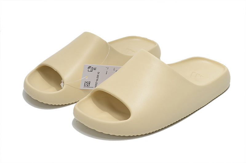 Les sandales claquettes Adidas sont un incontournable pour ceux qui recherchent un mélange parfait entre confort et style décontracté.