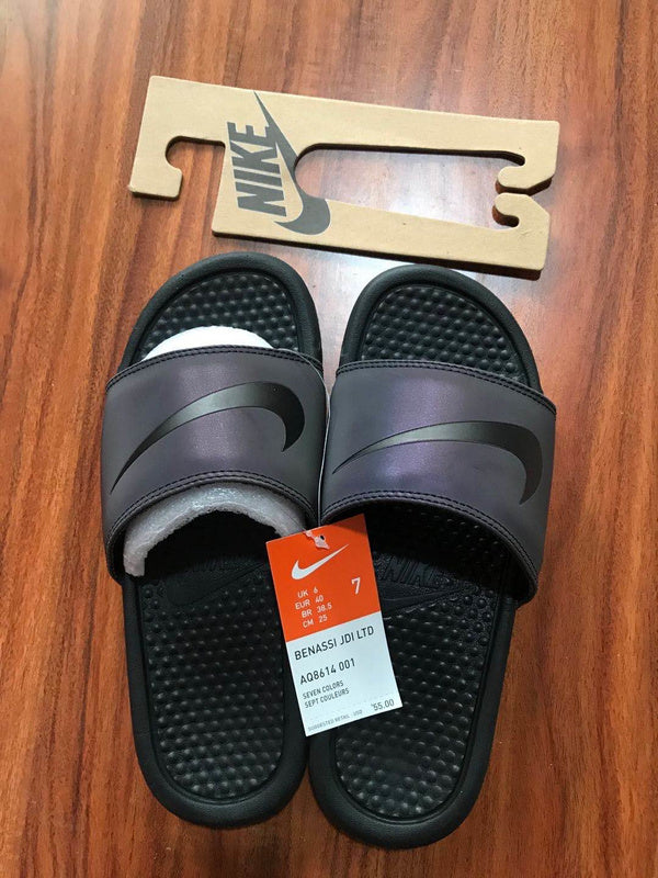 Les sandales claquettes nike sont un incontournable pour ceux qui recherchent un mélange parfait entre confort et style décontracté.