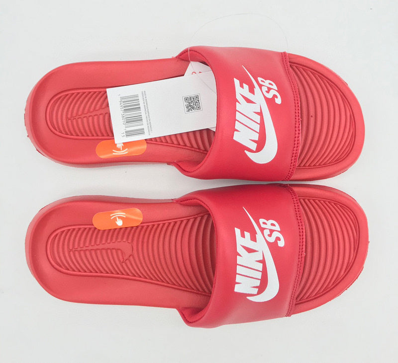 Les sandales claquettes nike sont un incontournable pour ceux qui recherchent un mélange parfait entre confort et style décontracté.