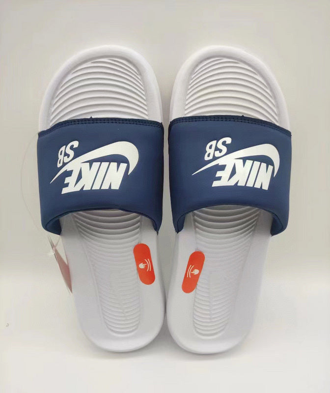 Les sandales claquettes nike sont un incontournable pour ceux qui recherchent un mélange parfait entre confort et style décontracté.