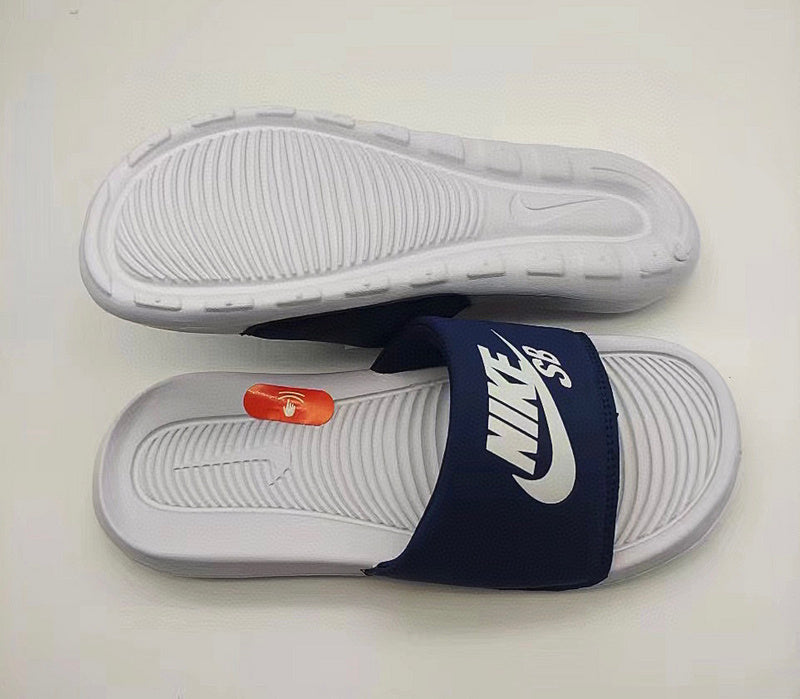 Les sandales claquettes nike sont un incontournable pour ceux qui recherchent un mélange parfait entre confort et style décontracté.