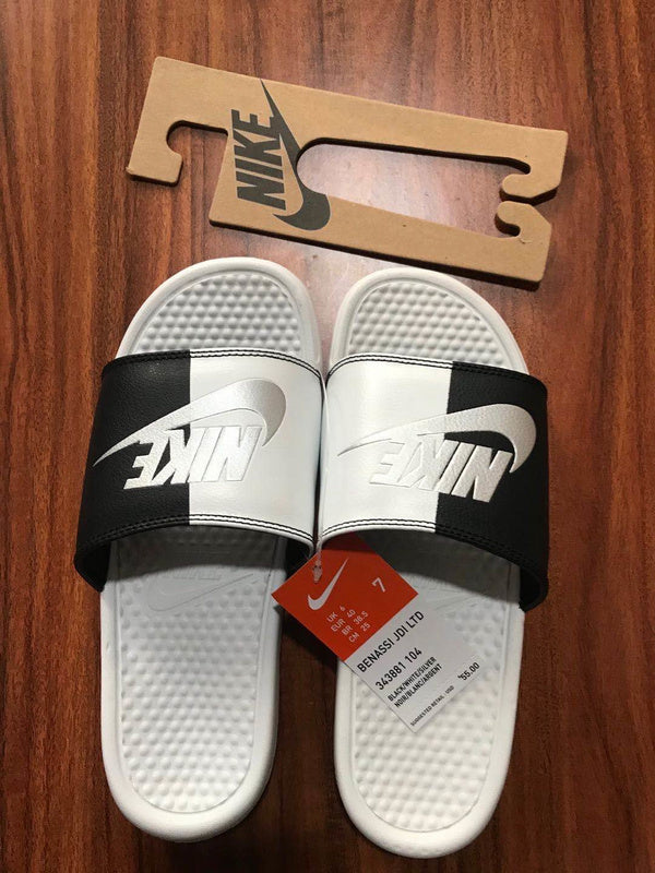 Les sandales claquettes nike sont un incontournable pour ceux qui recherchent un mélange parfait entre confort et style décontracté.
