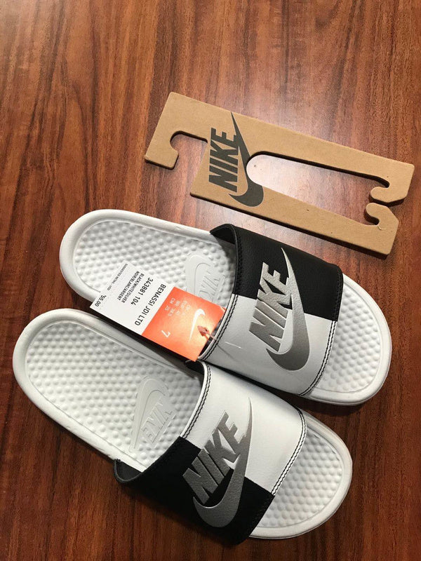 Les sandales claquettes nike sont un incontournable pour ceux qui recherchent un mélange parfait entre confort et style décontracté.