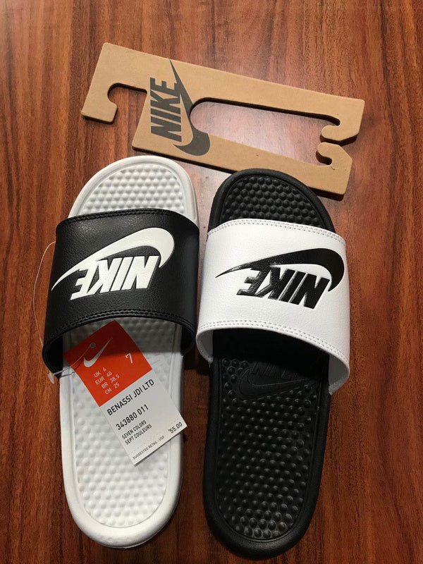 Les sandales claquettes nike sont un incontournable pour ceux qui recherchent un mélange parfait entre confort et style décontracté.