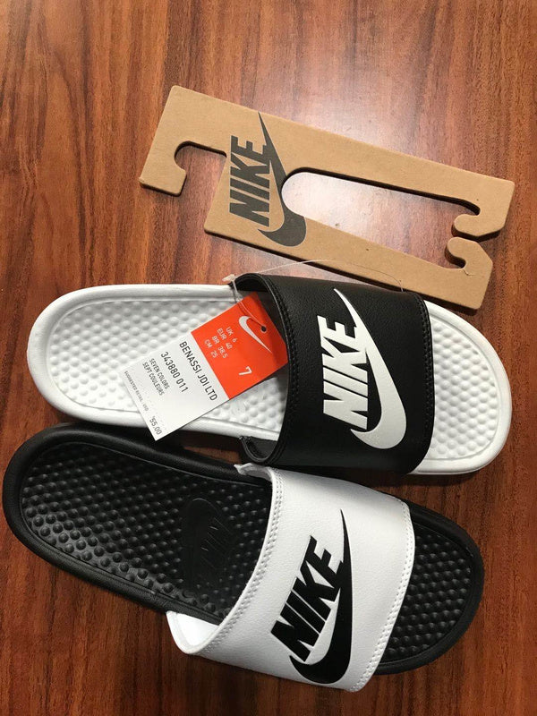 Les sandales claquettes nike sont un incontournable pour ceux qui recherchent un mélange parfait entre confort et style décontracté.