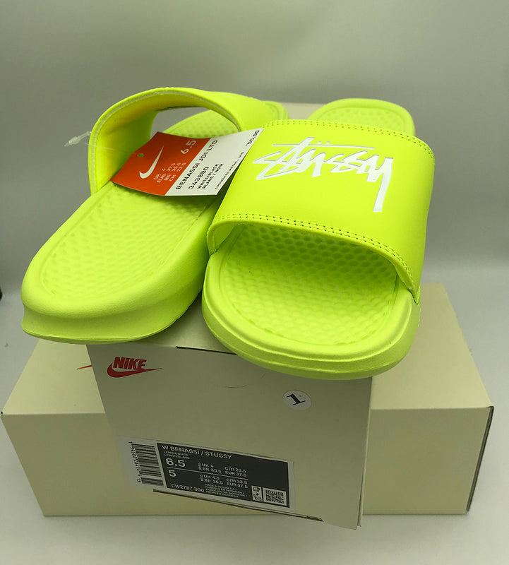 Les sandales claquettes nike sont un incontournable pour ceux qui recherchent un mélange parfait entre confort et style décontracté.